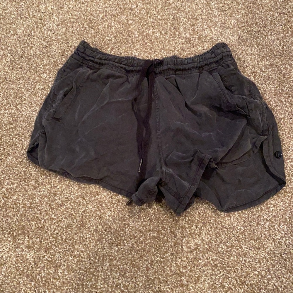 size 4 black limited edition lulu shorts